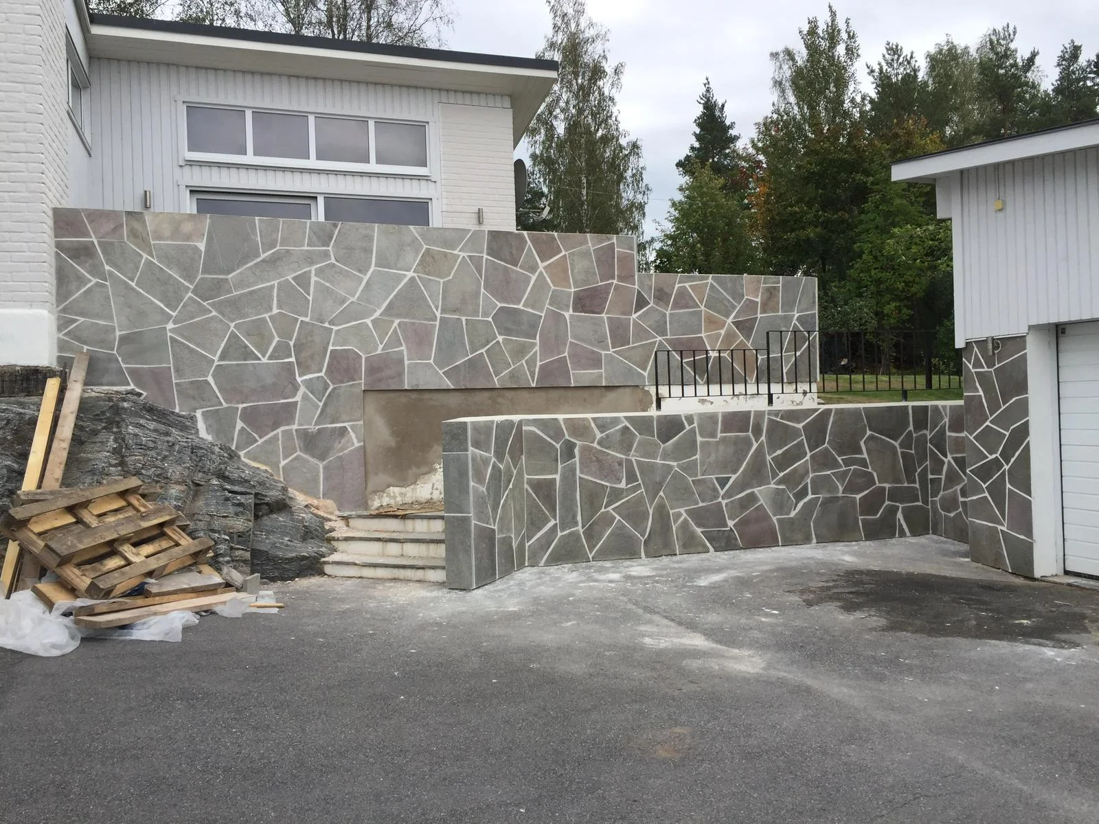 Naturstensgolv under läggning